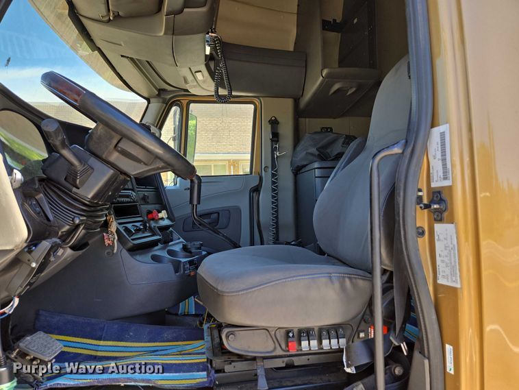 image for item EC1102 2013 International LF687 semi truck