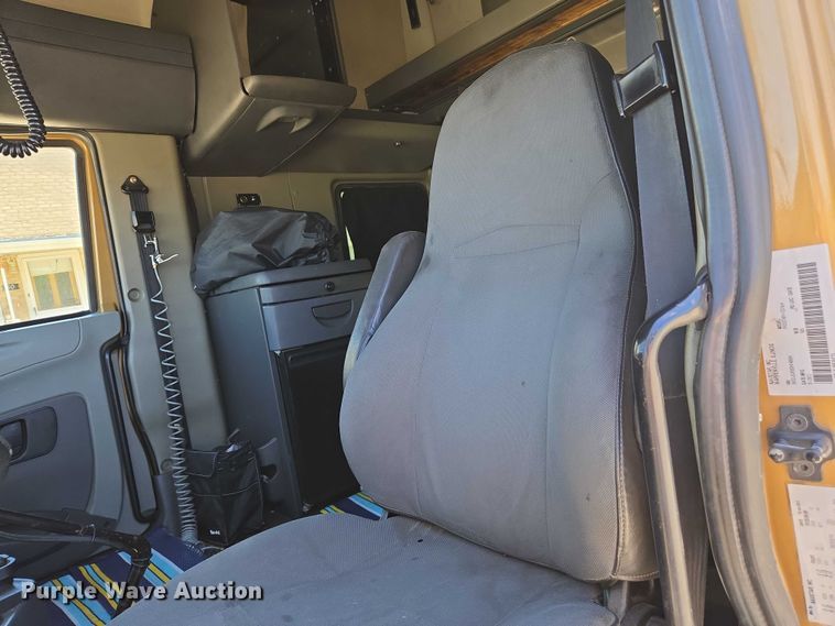 image for item EC1102 2013 International LF687 semi truck