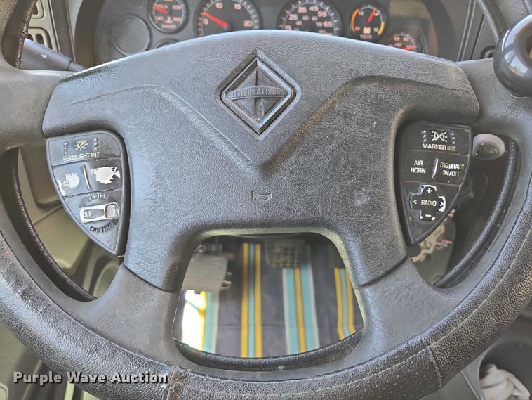 image for item EC1102 2013 International LF687 semi truck