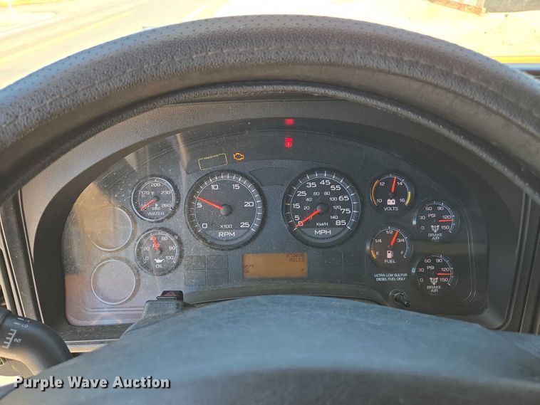 image for item EC1102 2013 International LF687 semi truck