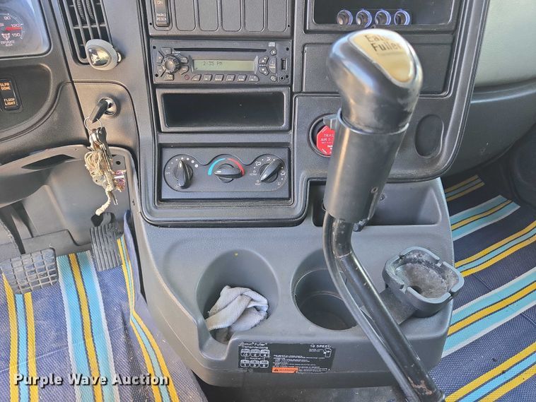 image for item EC1102 2013 International LF687 semi truck