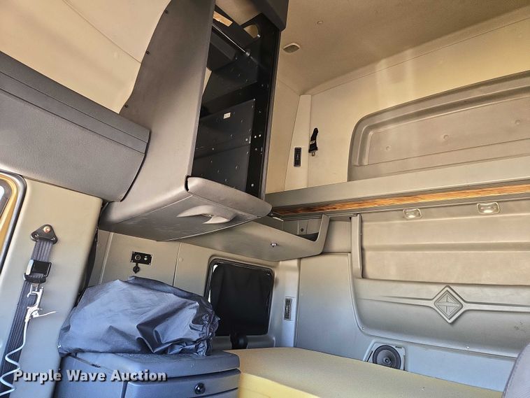 image for item EC1102 2013 International LF687 semi truck