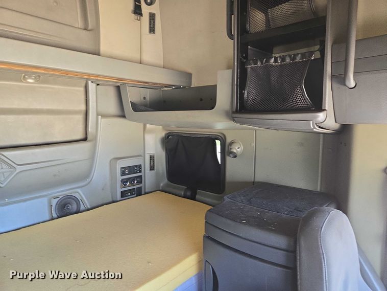 image for item EC1102 2013 International LF687 semi truck