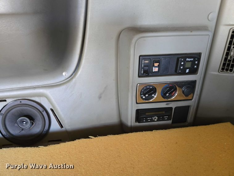 image for item EC1102 2013 International LF687 semi truck