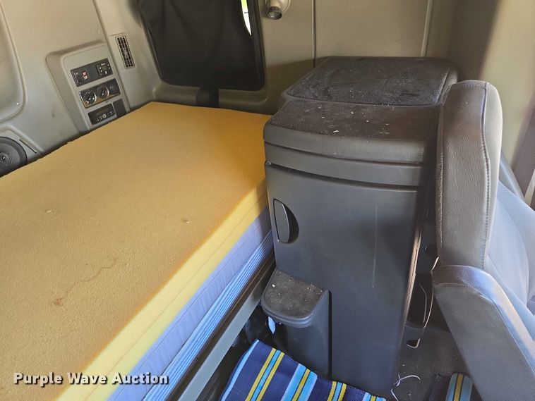 image for item EC1102 2013 International LF687 semi truck