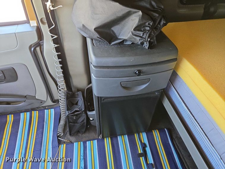 image for item EC1102 2013 International LF687 semi truck