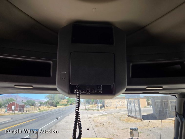 image for item EC1102 2013 International LF687 semi truck