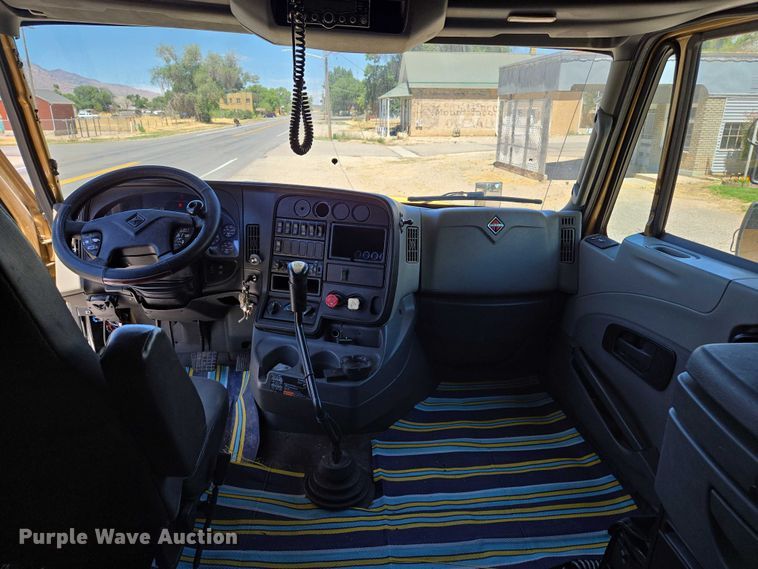 image for item EC1102 2013 International LF687 semi truck