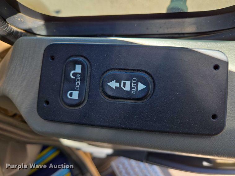 image for item EC1102 2013 International LF687 semi truck