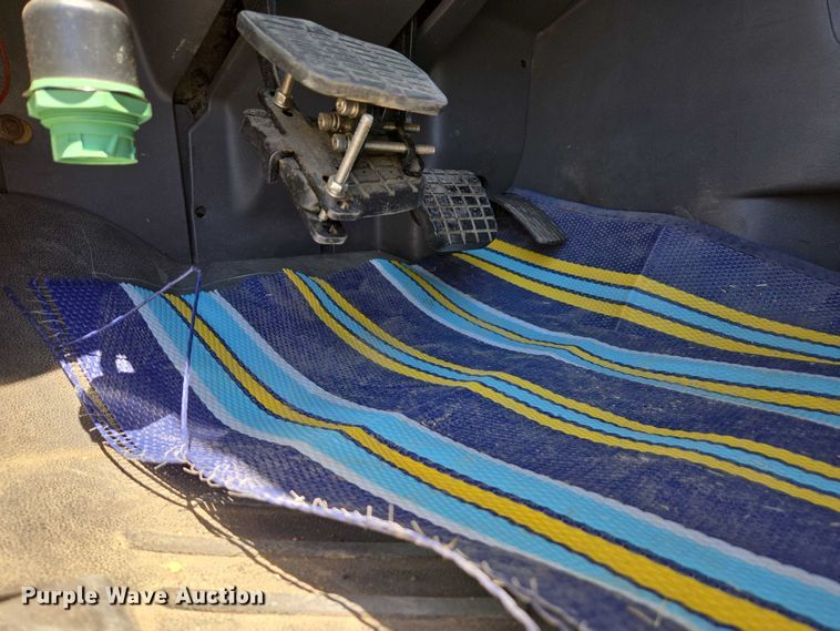 image for item EC1102 2013 International LF687 semi truck