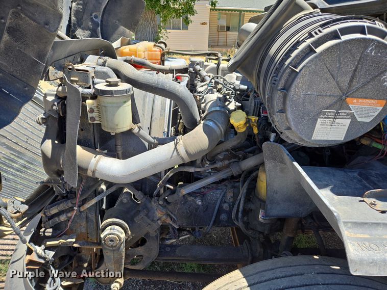 image for item EC1102 2013 International LF687 semi truck