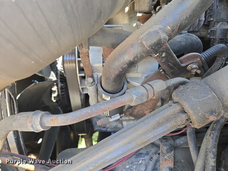 image for item EC1102 2013 International LF687 semi truck