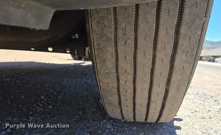 image for item EC1102 2013 International LF687 semi truck