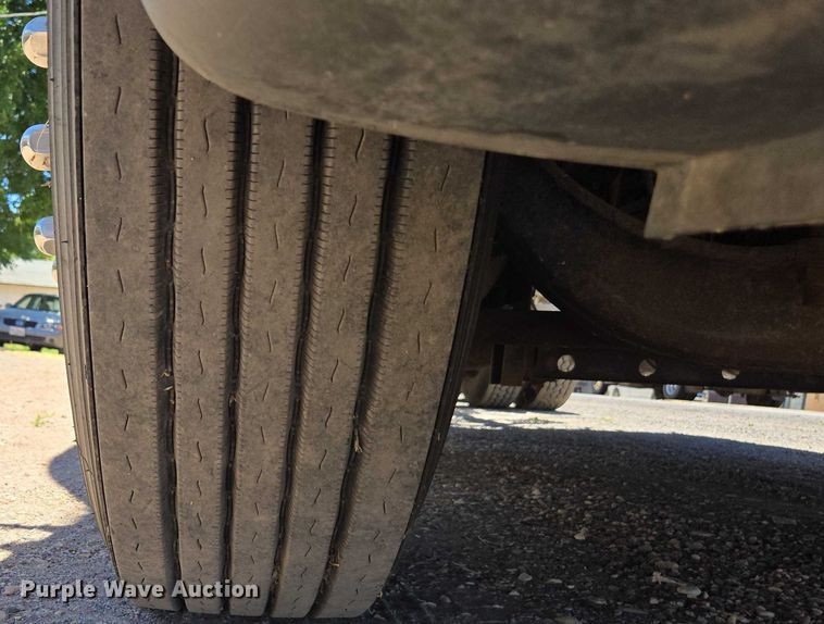 image for item EC1102 2013 International LF687 semi truck