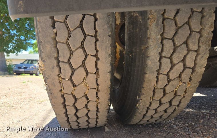 image for item EC1102 2013 International LF687 semi truck