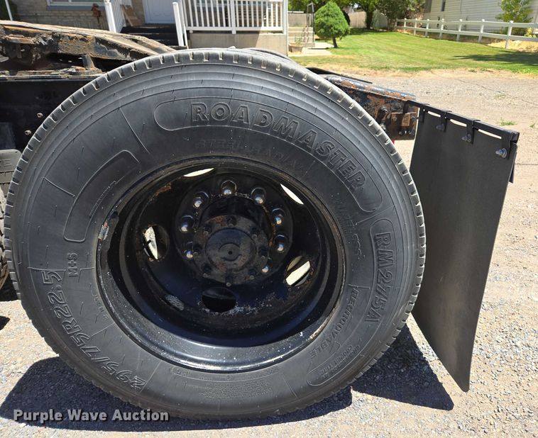 image for item EC1102 2013 International LF687 semi truck