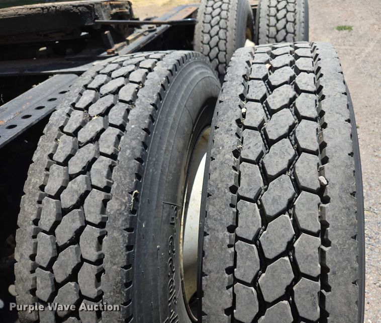 image for item EC1102 2013 International LF687 semi truck