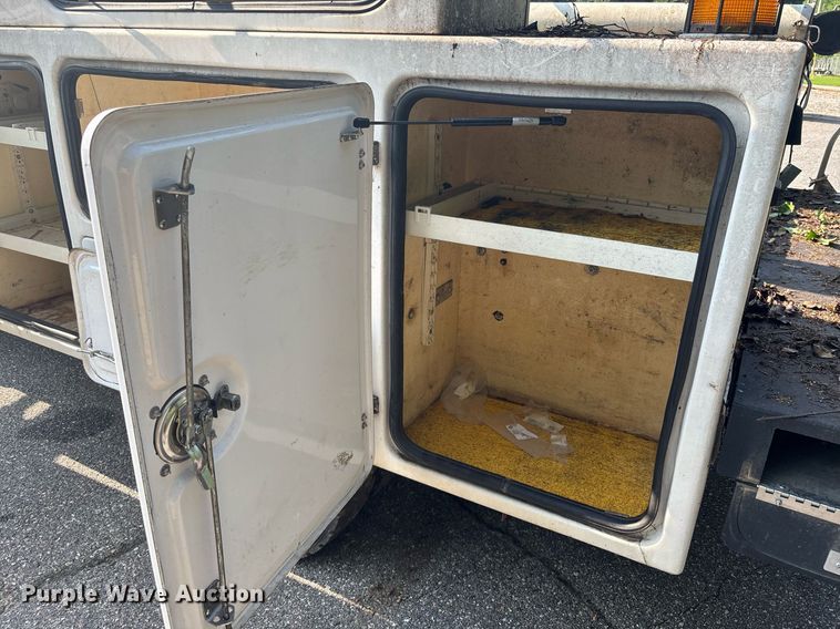 image for item EC3725 2015 Ford F450 Super Duty bucket truck