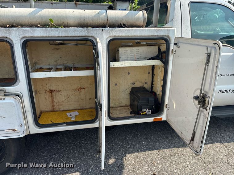 image for item EC3725 2015 Ford F450 Super Duty bucket truck