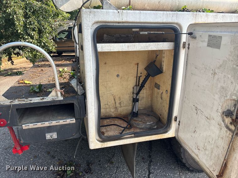 image for item EC3725 2015 Ford F450 Super Duty bucket truck