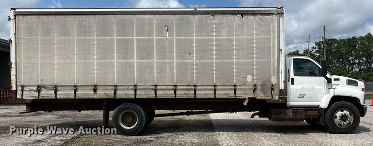 image for item EC4353 2004 GMC C8500 side curtain box truck