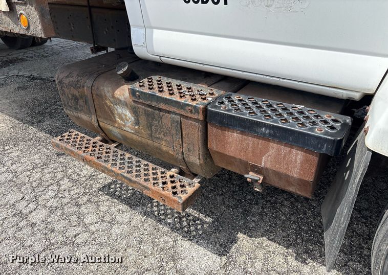 image for item EC4353 2004 GMC C8500 side curtain box truck