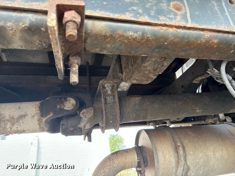 image for item EC4353 2004 GMC C8500 side curtain box truck