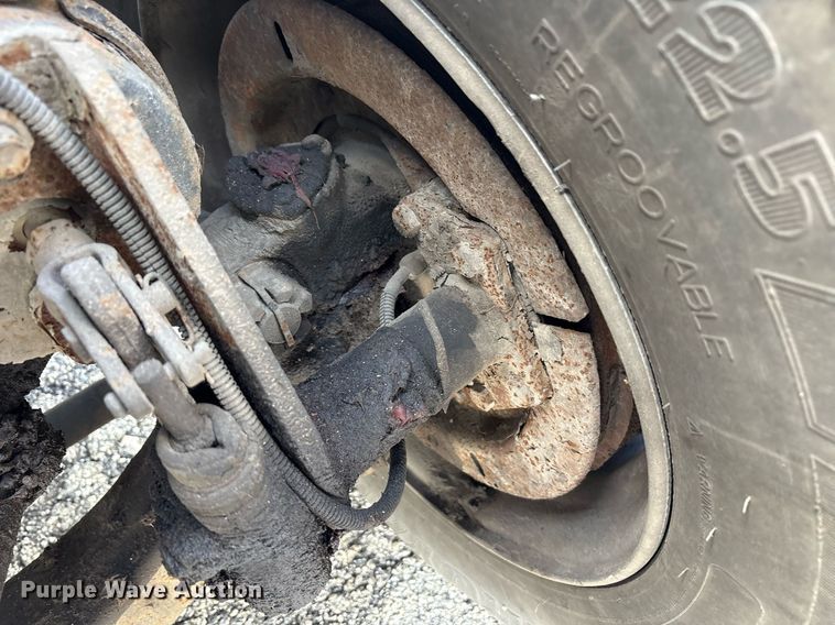 image for item EC4353 2004 GMC C8500 side curtain box truck