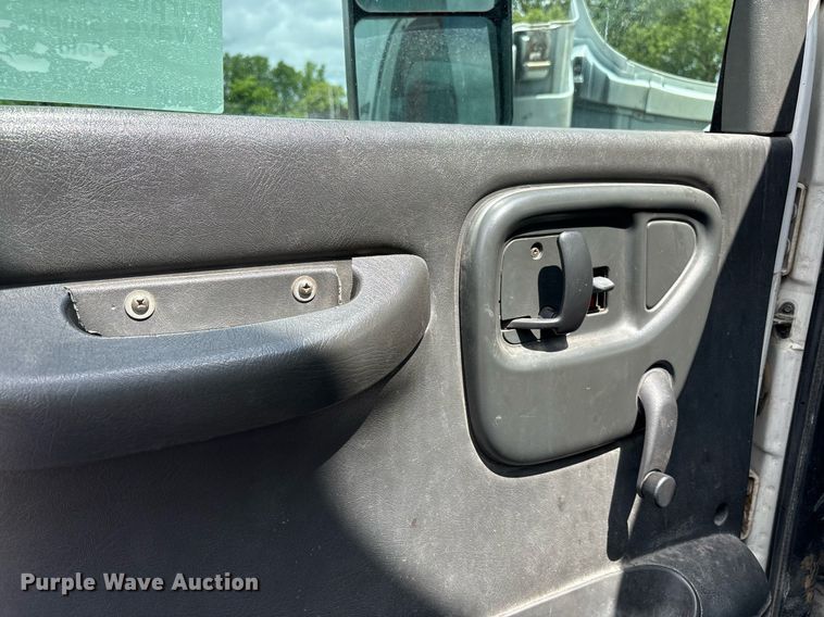 image for item EC4353 2004 GMC C8500 side curtain box truck