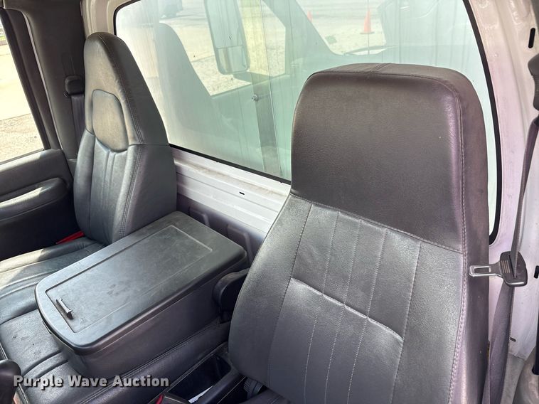 image for item EC4353 2004 GMC C8500 side curtain box truck