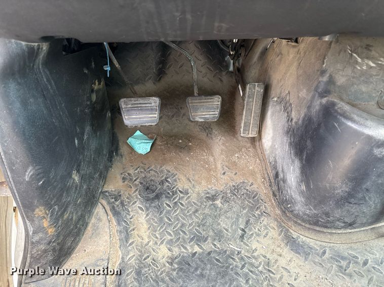 image for item EC4353 2004 GMC C8500 side curtain box truck