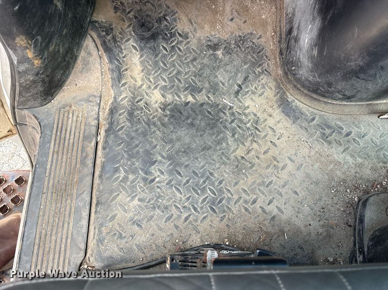 image for item EC4353 2004 GMC C8500 side curtain box truck