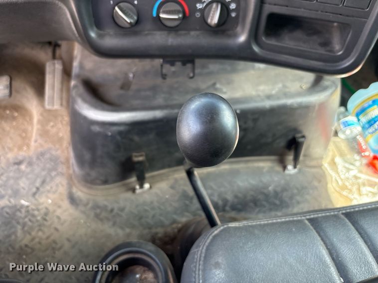 image for item EC4353 2004 GMC C8500 side curtain box truck