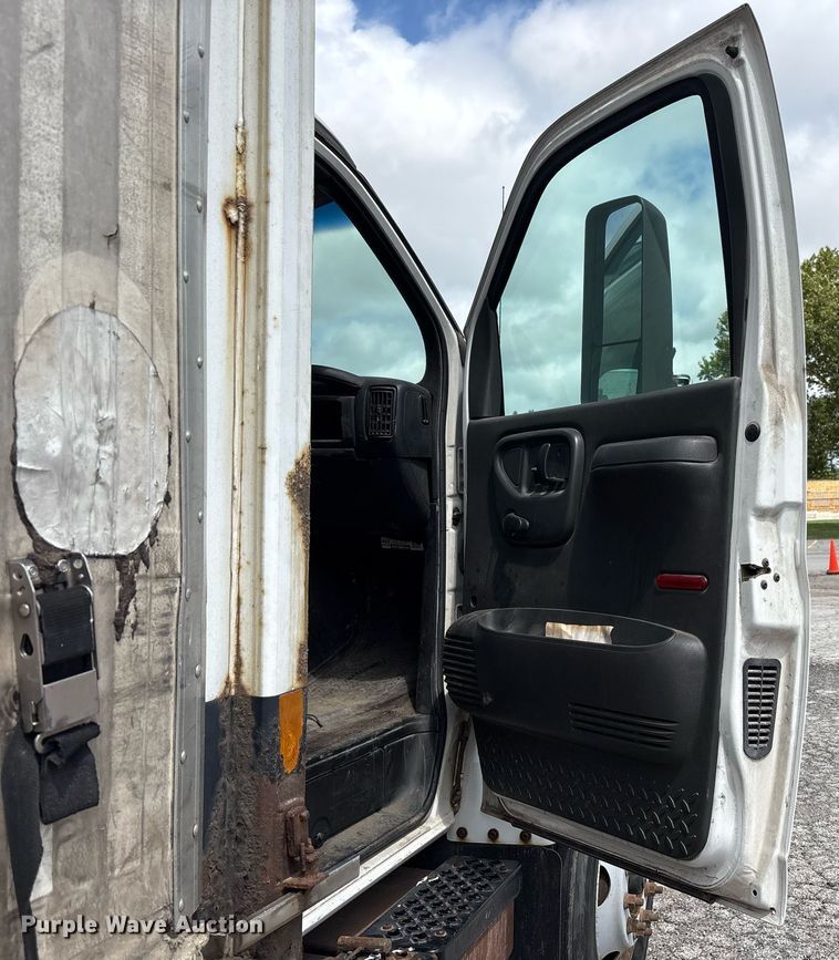 image for item EC4353 2004 GMC C8500 side curtain box truck