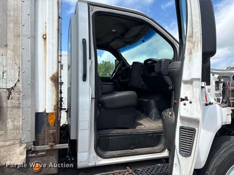 image for item EC4353 2004 GMC C8500 side curtain box truck