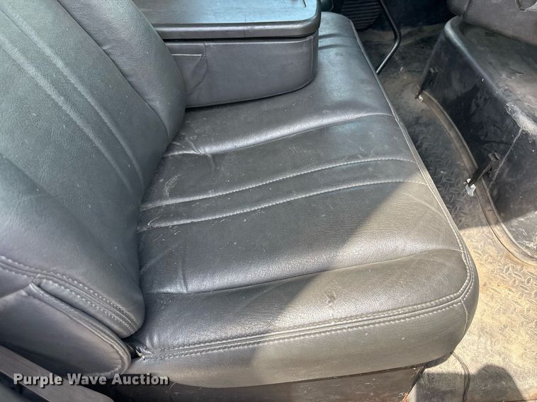 image for item EC4353 2004 GMC C8500 side curtain box truck