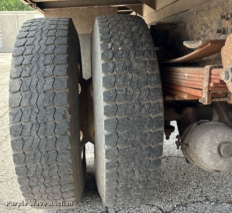 image for item EC4353 2004 GMC C8500 side curtain box truck