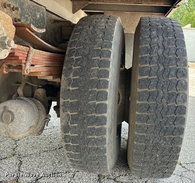 image for item EC4353 2004 GMC C8500 side curtain box truck