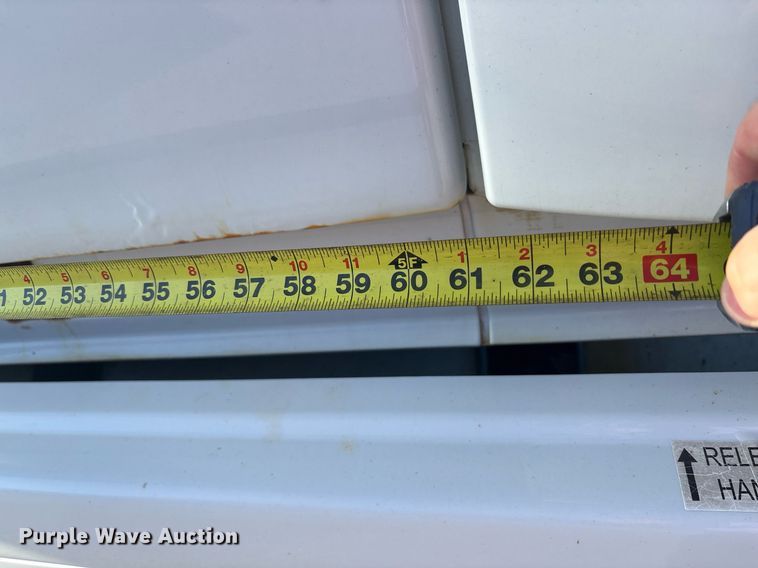 image for item EC4357 2015 Volvo VNL semi truck