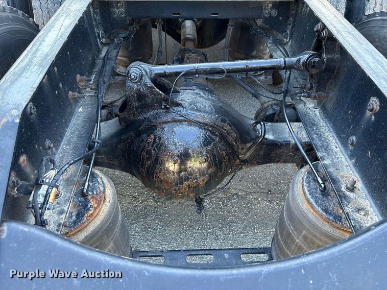 image for item EC4357 2015 Volvo VNL semi truck