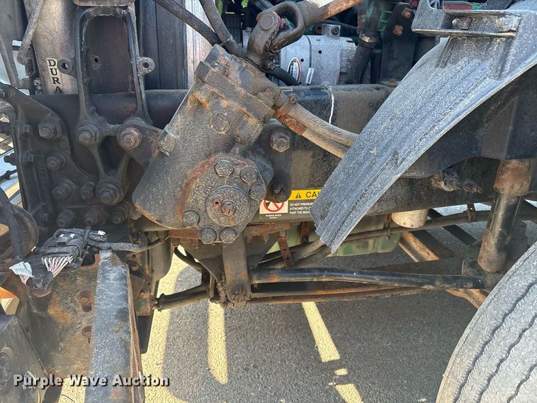 image for item EC4357 2015 Volvo VNL semi truck