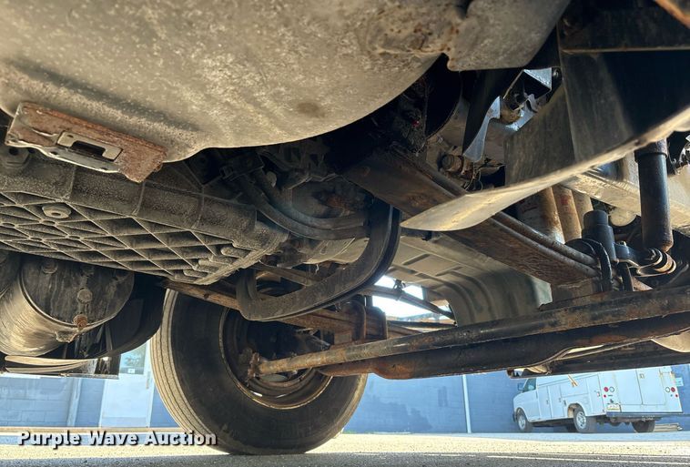 image for item EC4357 2015 Volvo VNL semi truck