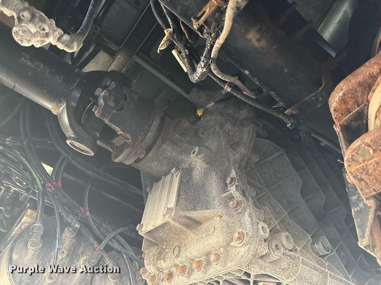 image for item EC4357 2015 Volvo VNL semi truck