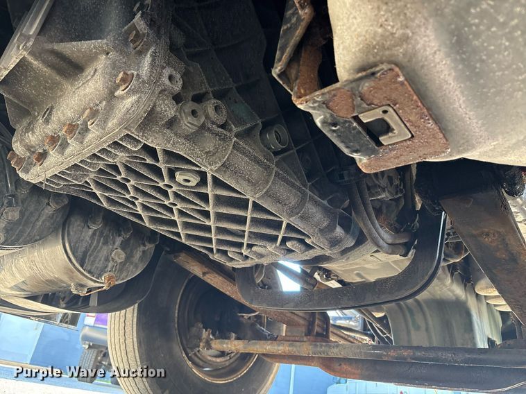 image for item EC4357 2015 Volvo VNL semi truck