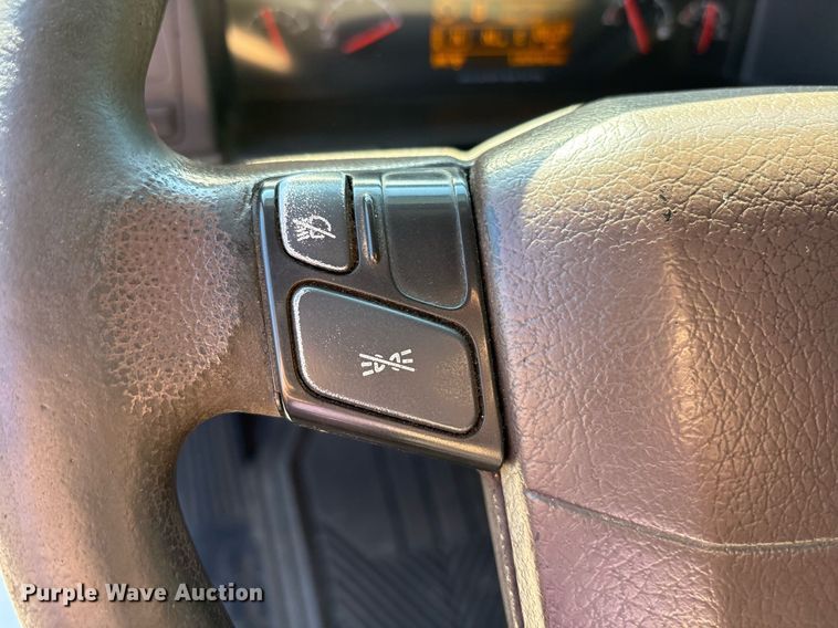 image for item EC4357 2015 Volvo VNL semi truck