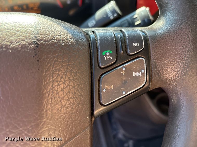 image for item EC4357 2015 Volvo VNL semi truck