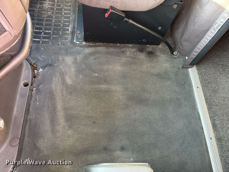 image for item EC4357 2015 Volvo VNL semi truck