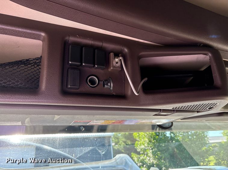 image for item EC4357 2015 Volvo VNL semi truck