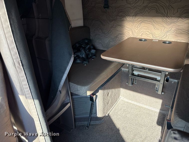 image for item EC4357 2015 Volvo VNL semi truck