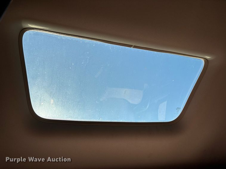 image for item EC4357 2015 Volvo VNL semi truck